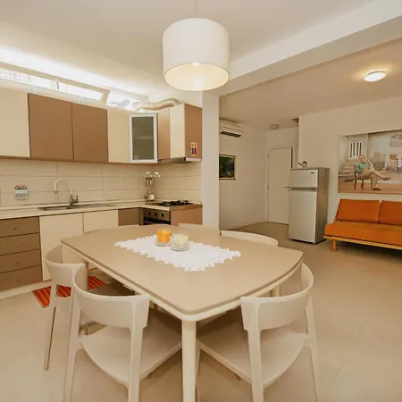 Art House Apartment *